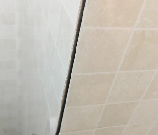 灵丘瓷砖空鼓维修公司分享阳台瓷砖脱落的修复过程可以分为以下几个步骤